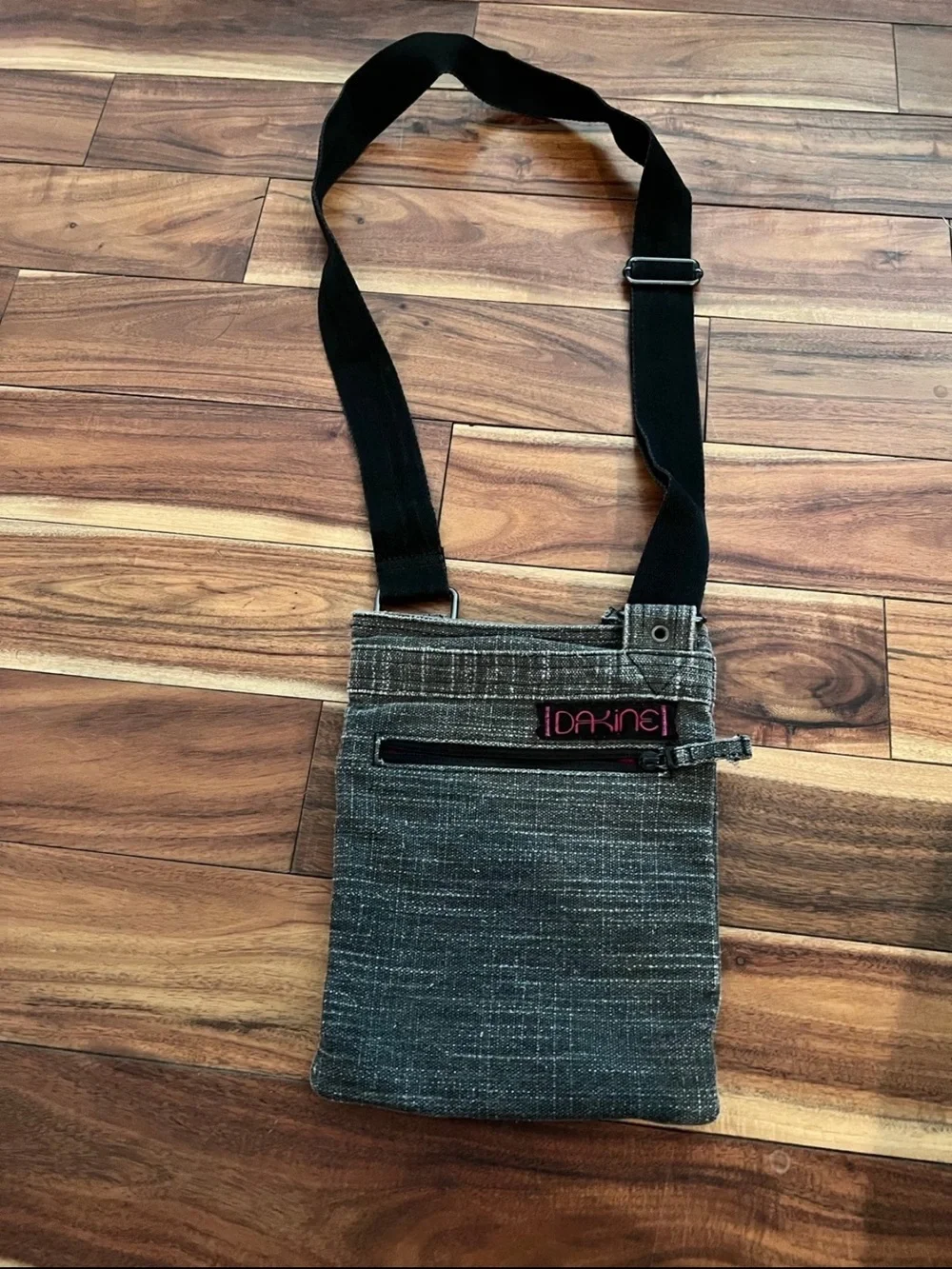 Dakine Heathered Gray Adjustable Crossbody Purse Utility Streetwear